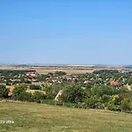 게스트하우스 Csaladfa Vendeghaz Ságvár