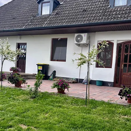 Csaladfa Vendeghaz Guest house Sagvar