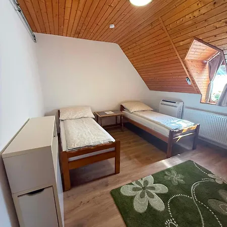 Guest house Csaladfa Vendeghaz Sagvar