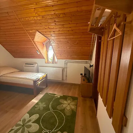 Csaladfa Vendeghaz Guest house *