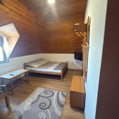 Csaladfa Vendeghaz Guest house *